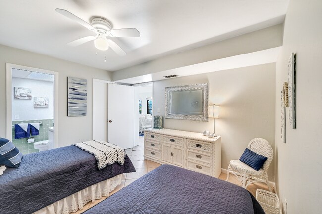 Building Photo - 1334 Chesapeake Ave