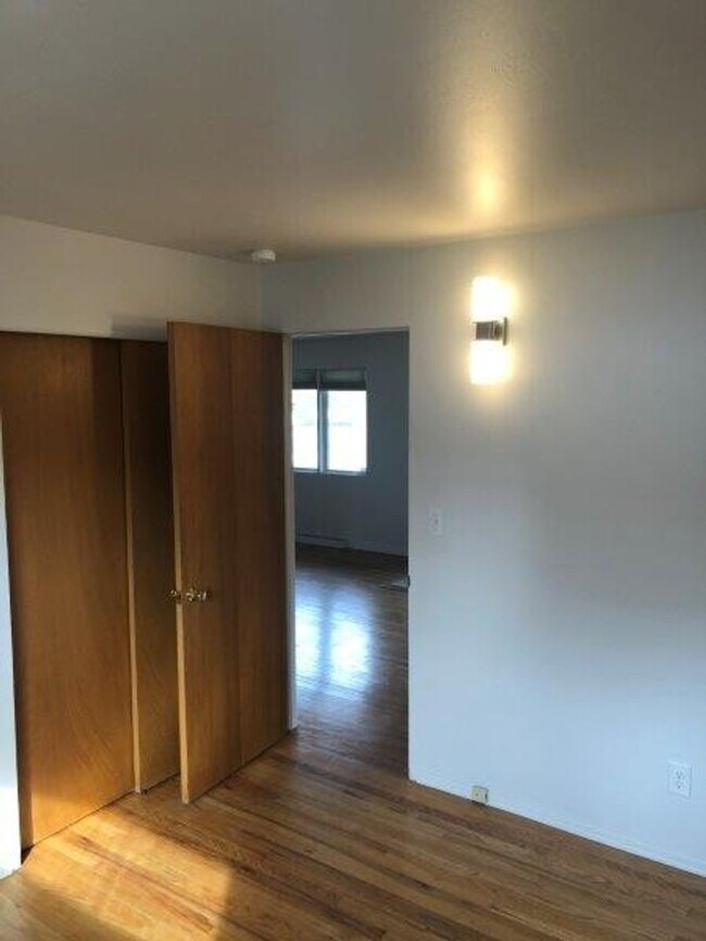 Building Photo - Beautiful Northside 3 Bedroom 2.5 Bath near the Indian Trail!