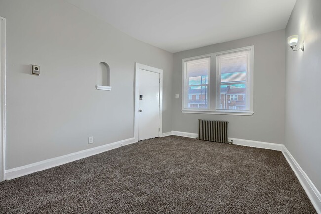 Building Photo - 1314 N Kenwood Ave