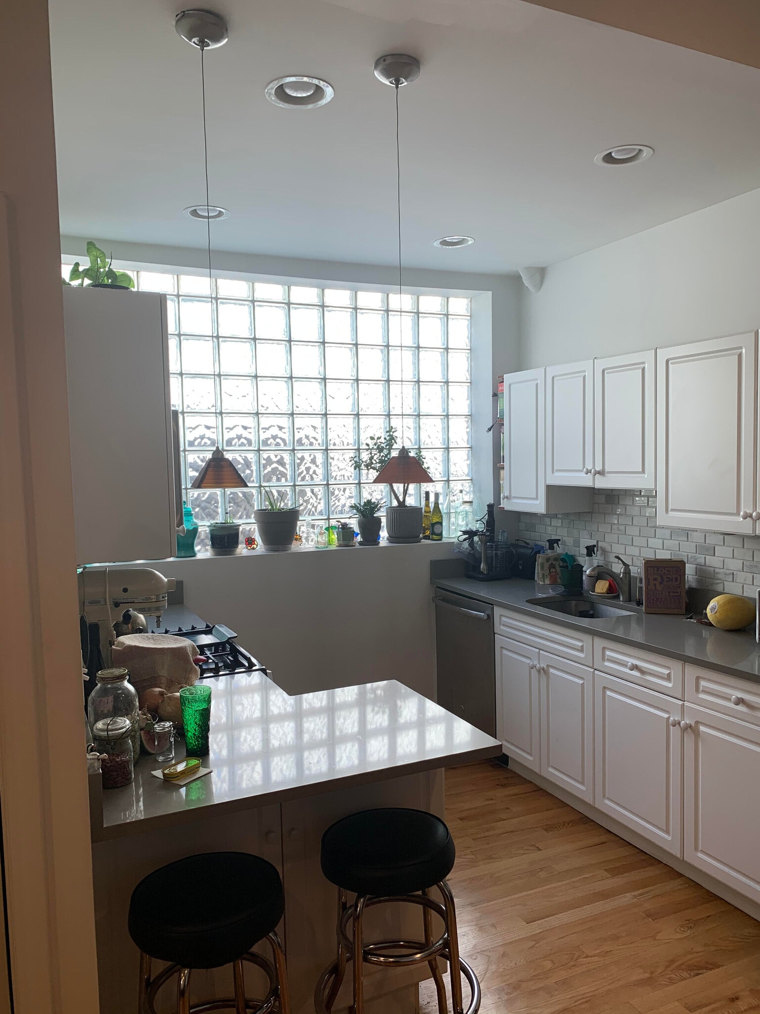 Building Photo - 1116 N Hermitage Ave