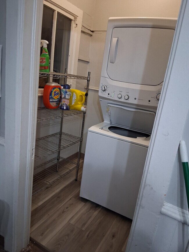 Building Photo - 1518 7th Ave