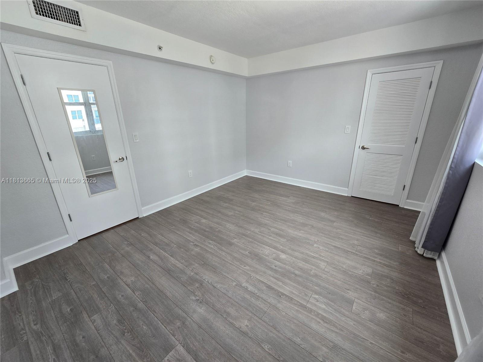 Building Photo - 7501 E Treasure Dr