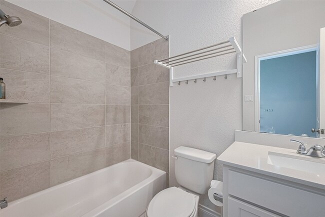 Building Photo - 6906 Montclair Colony Trl