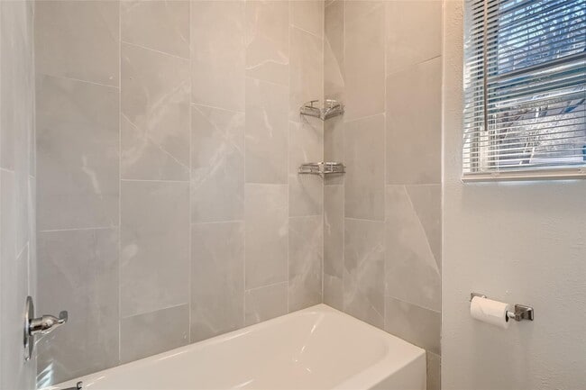 Building Photo - ? Modern 3-Bedroom Bedford Home with Spacious Layout ?