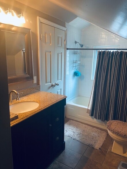 2nd Floor Bath - 1315 Claytonia Ter