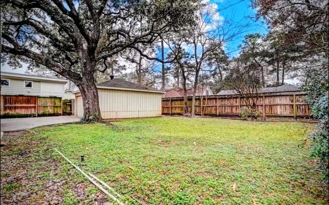 Building Photo - 6906 Alderney Dr