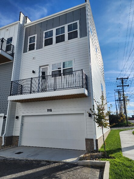 Building Photo - 4118 Indiana Ave