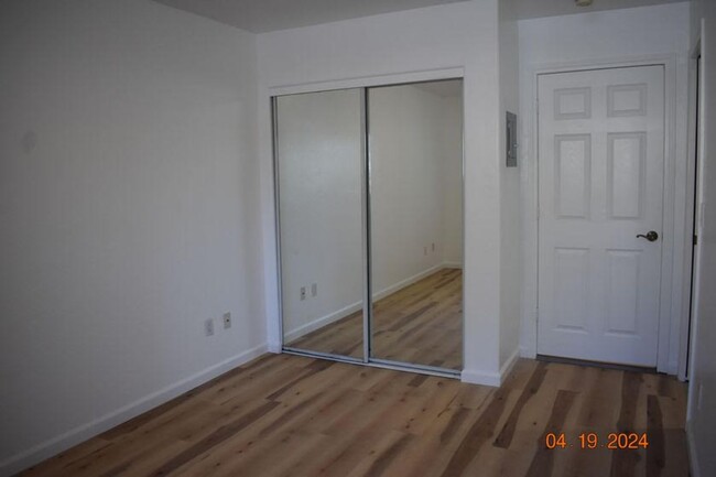 Building Photo - Charming Two-Bedroom, One-Bath Unit – Avai...