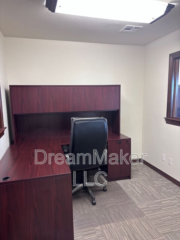 Building Photo - 2815 SE 44th St