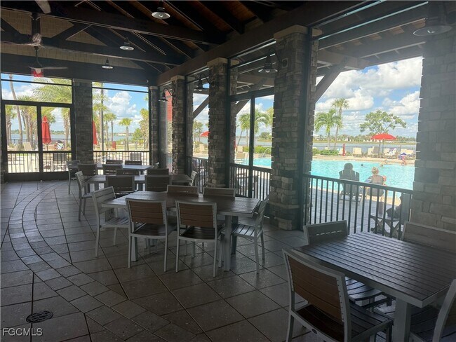 Building Photo - 15285 Grn Acrs Ave