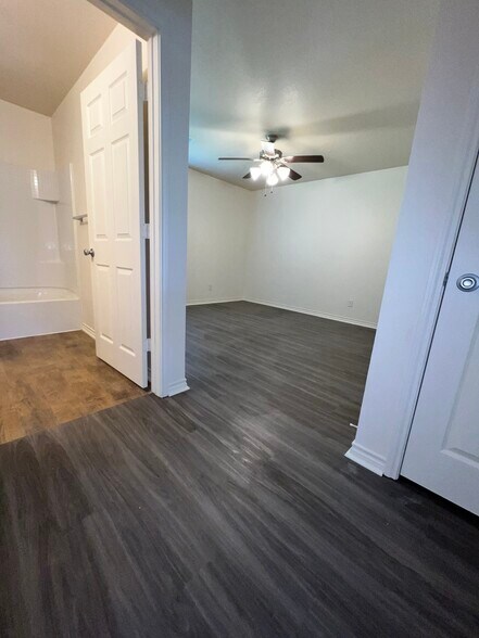 Building Photo - 5628 Humbert Ave