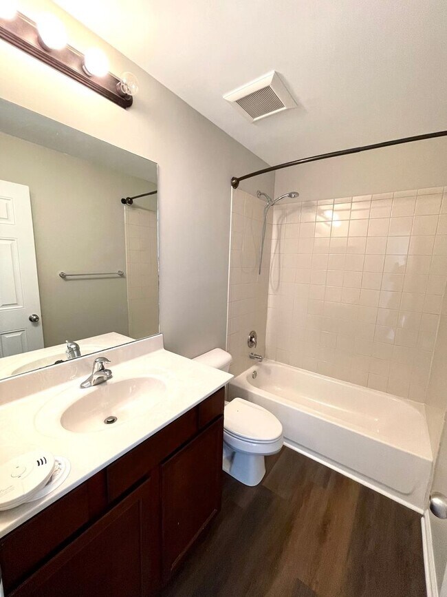 Building Photo - Renovated Polo Fields Home!