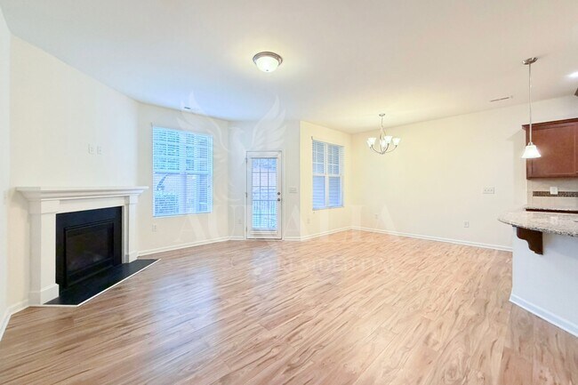 Building Photo - 907 Saratoga Dr