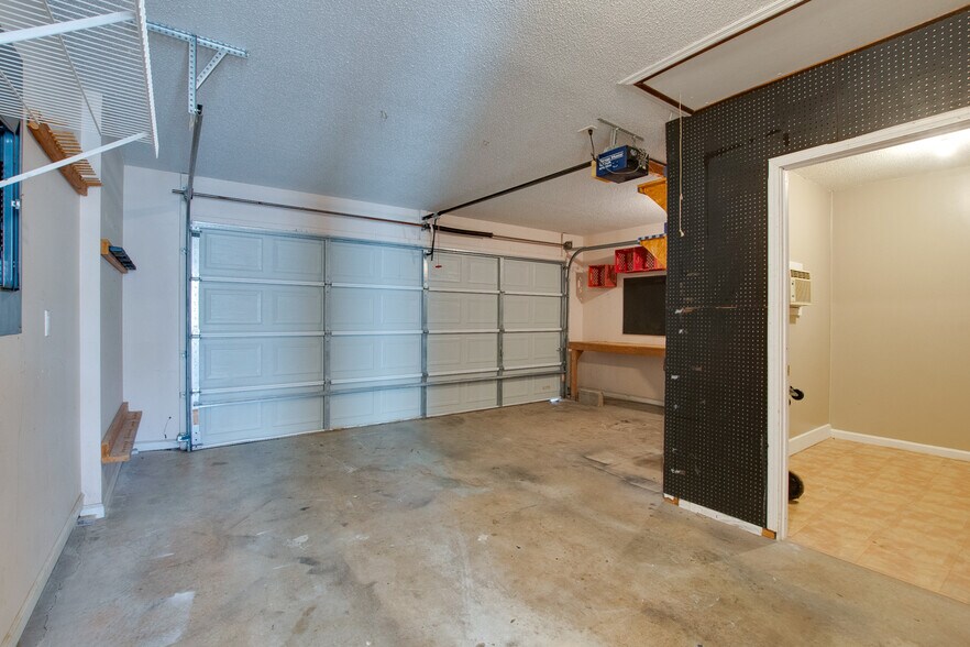 Building Photo - 104 Willow Green Dr