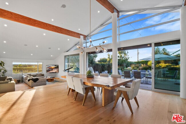 Building Photo - 30479 Morning View Dr