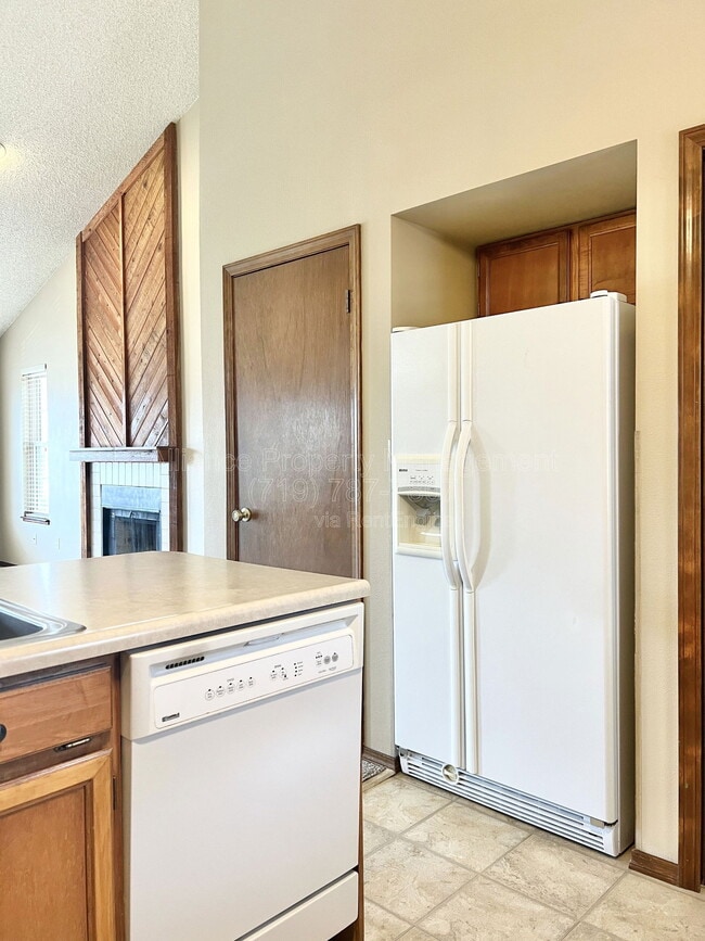 Building Photo - 5589 Tamworth Dr