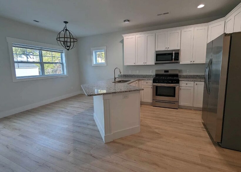 Kitchen/Dining - 205 Meares St