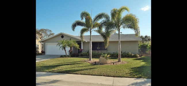 Building Photo - 625 Paula Ave