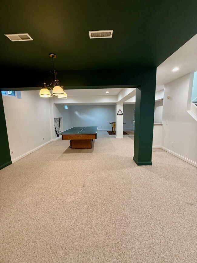 Building Photo - 800 Palomino Ln