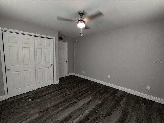 Building Photo - 320 W Howry Ave