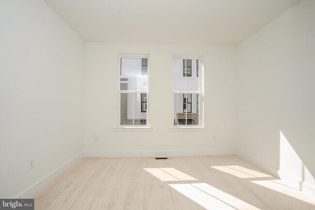 Building Photo - 8104 Donatello Dr