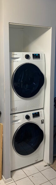 In unit washer and dryer - 405 N Wabash Ave