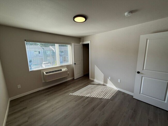 Building Photo - 2915 Waverly Dr SE