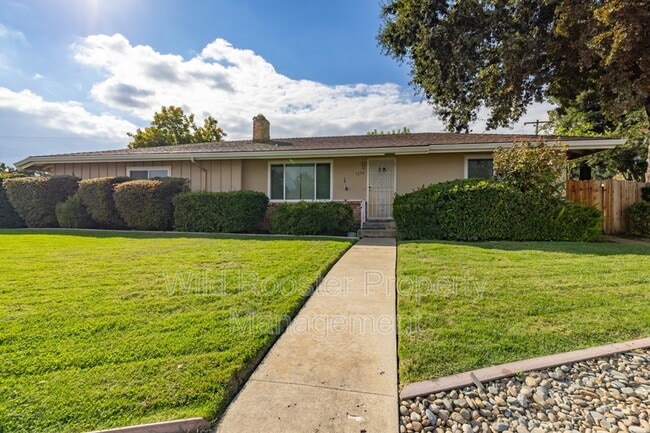 Building Photo - 7256 S Land Park Dr