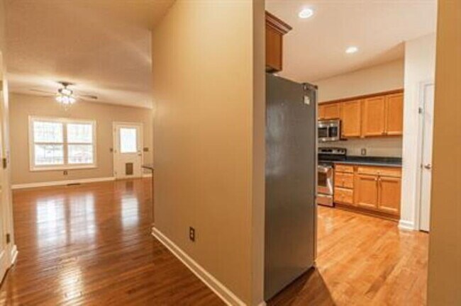 Building Photo - 465 Crestview Rd