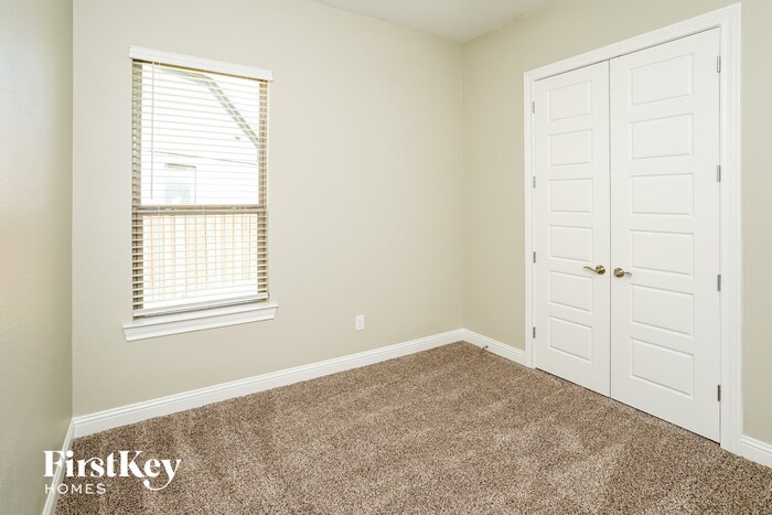 Building Photo - 5003 Wooded Lake Dr
