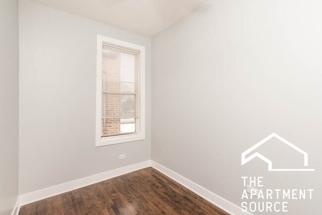 Building Photo - 1922 N Wilmot Ave