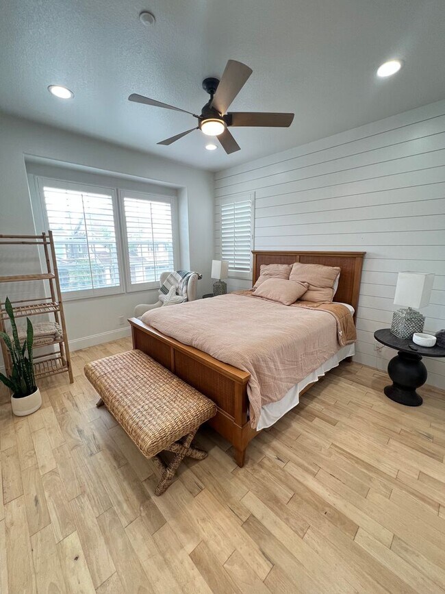 Building Photo - Beautifully Furnished Home in Huntington Beach