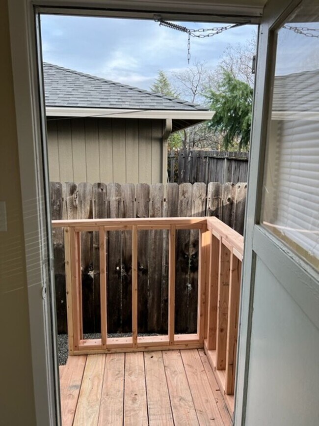 Building Photo - Single Level Home w/ Open Floor Plan