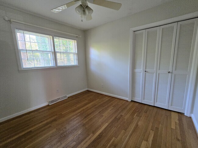Building Photo - 3703 Hickory Hill Dr