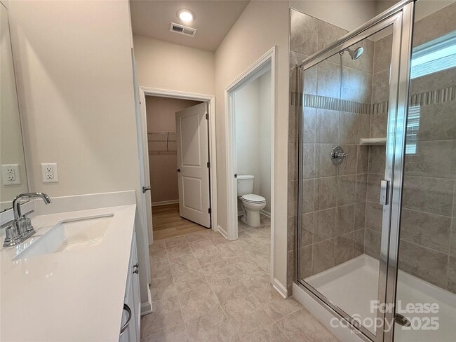 Building Photo - 6406 Fairfax Ct