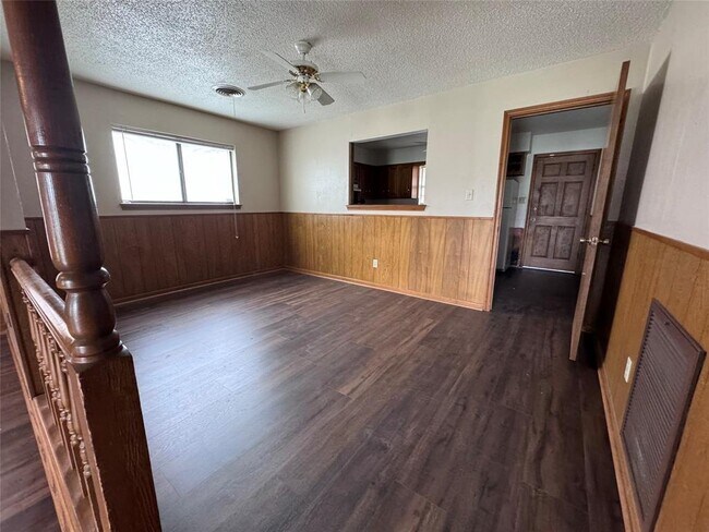 Building Photo - 402 Cottonwood St