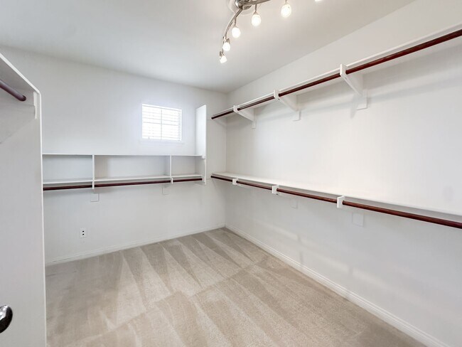 Building Photo - 32920 Northshire Cir