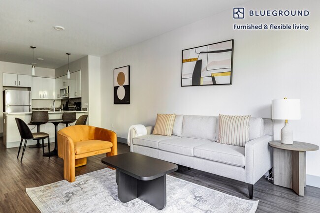 Building Photo - 1800 Lacassie Ave