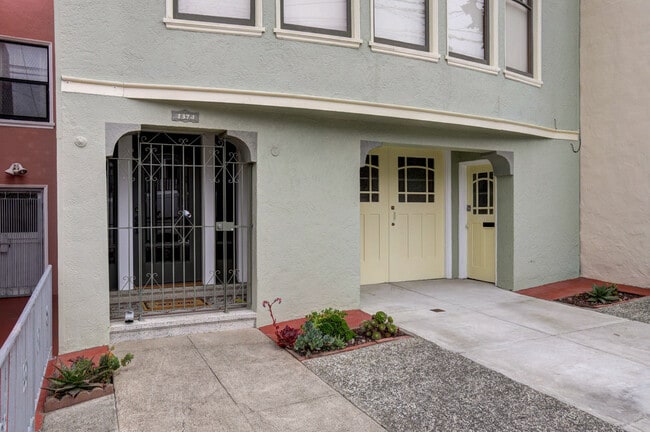 Building Photo - Charming Outer Sunset 2 bed / 1 bath home ...
