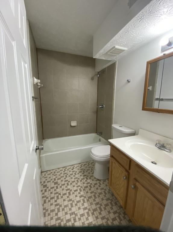 Building Photo - 2001 Rockford Ln