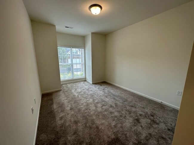 Building Photo - Townhouse / Whitsett