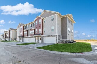 Building Photo - Big Ben Townhomes - 2 Bedroom/1.5 Bathroom