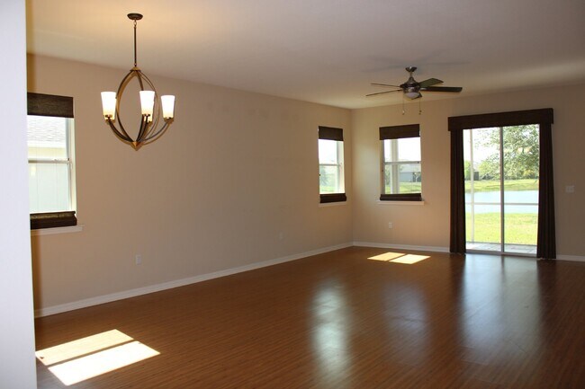 Building Photo - "Stunning 3 Bed/2 Bath Home with Lake View...
