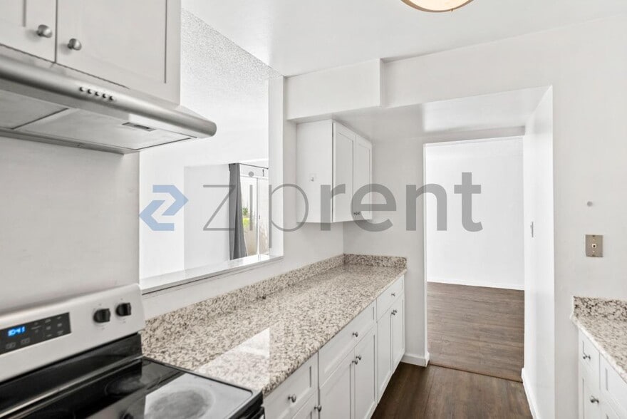 Building Photo - Unit G