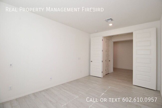 Building Photo - 3037 W la Mirada Dr