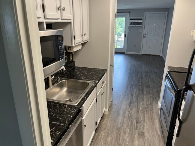 Building Photo - 808 Cocheco Ct