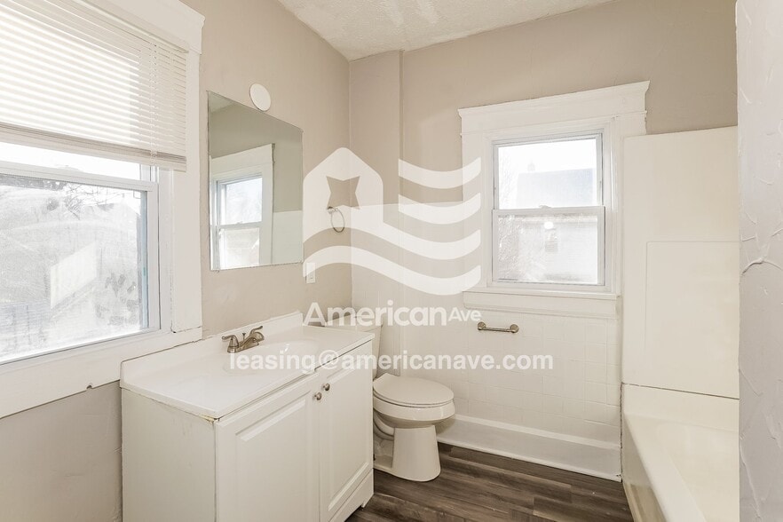 Building Photo - 1069 Herberich Ave