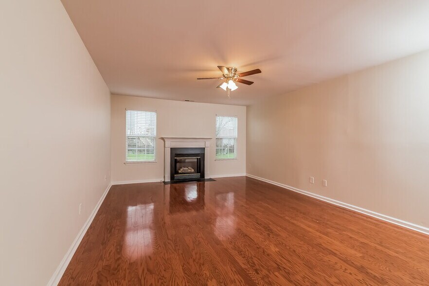 Building Photo - 1864 Devon Dr