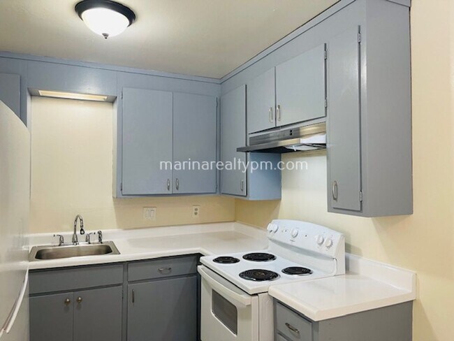 Building Photo - 1613 Valle Vista Ave