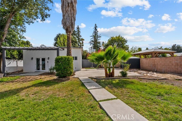 Building Photo - 23036 Burbank Blvd
